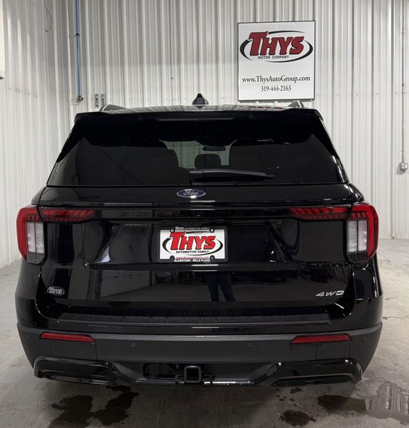 Used 2025 Ford Explorer ST-LineImage 4