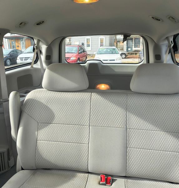 Used 2008 Chrysler Town & Country Image 12