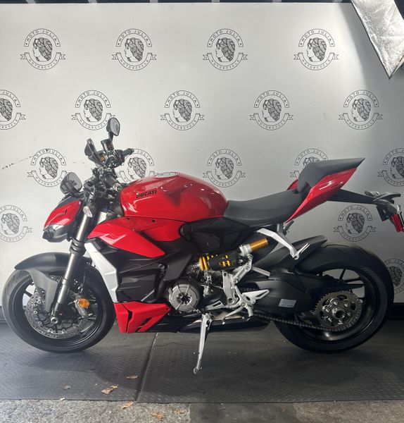 2024 Ducati STREETFIGHTER V2