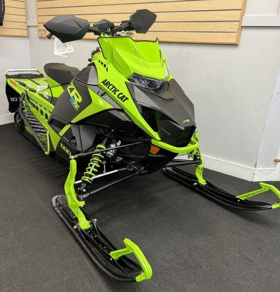 2024 Arctic Cat Riot 600 in a Medium Green exterior color. New England Powersports 978 338-8990 pixelmotiondemo.com 