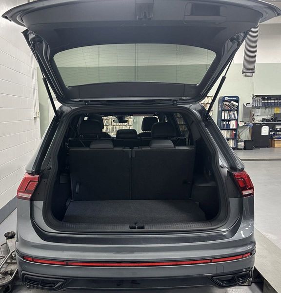 2023 Volkswagen Tiguan SE R-Line BlackImage 18