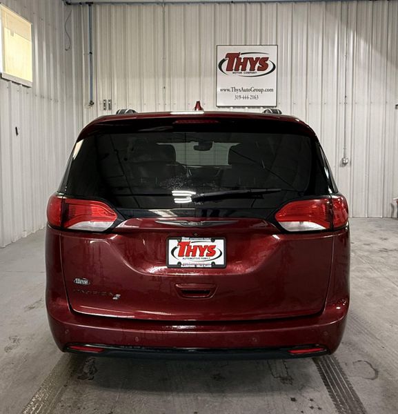 Used 2019 Chrysler Pacifica Touring L PlusImage 4