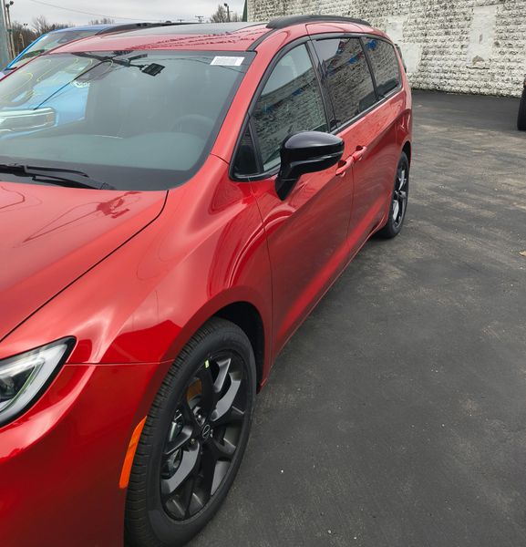New 2026 Chrysler Pacifica LimitedImage 2