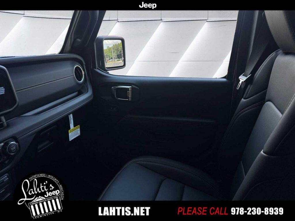 2025 Jeep Wrangler 4-Door Sahara - Photo 14