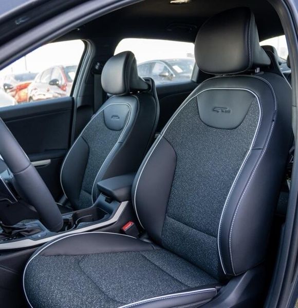 New 2025 Kia K4 GT-LineImage 12