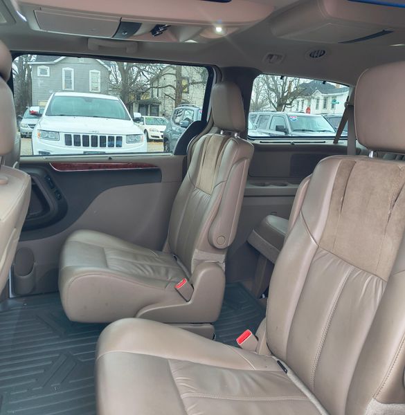 Used 2016 Chrysler Town & Country leatherImage 13