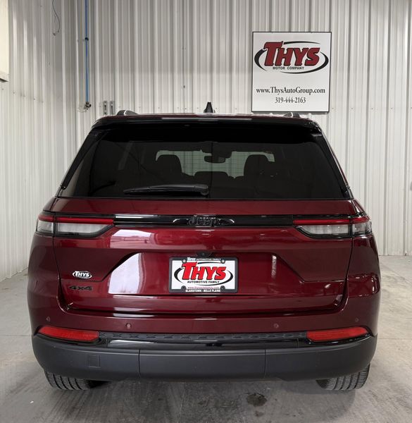 Used 2024 Jeep Grand Cherokee AltitudeImage 4