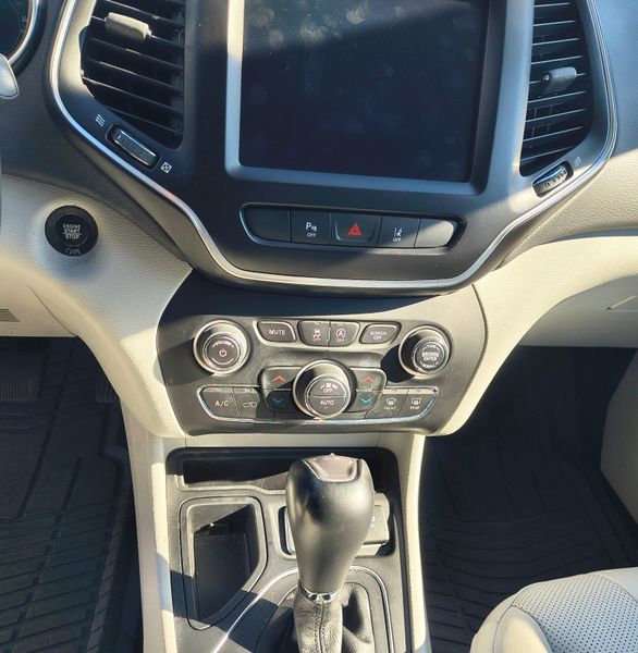 Used 2021 Jeep Cherokee Image 13