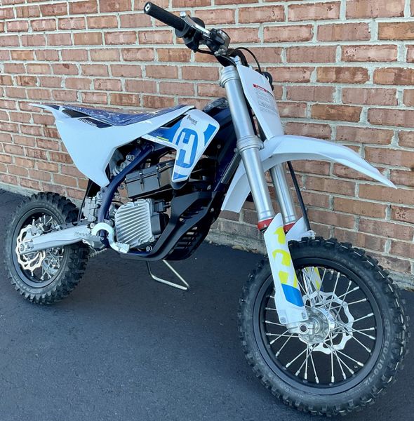 2024 Husqvarna EE 5Image 2