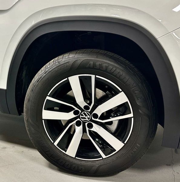 2023 Volkswagen Atlas SE 4-Motion AWD in a Pure White exterior color and Black Heated Seatsinterior. Schmelz Countryside Alfa Romeo and Fiat (651) 968-0556 schmelzfiat.com 
