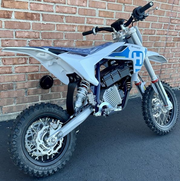 2024 Husqvarna EE 5Image 3