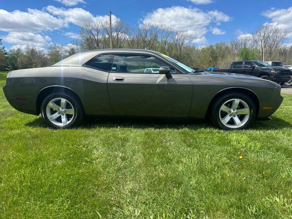Used 2009 Dodge Challenger SE with VIN 2B3LJ44V59H610364 for sale in Angola, IN