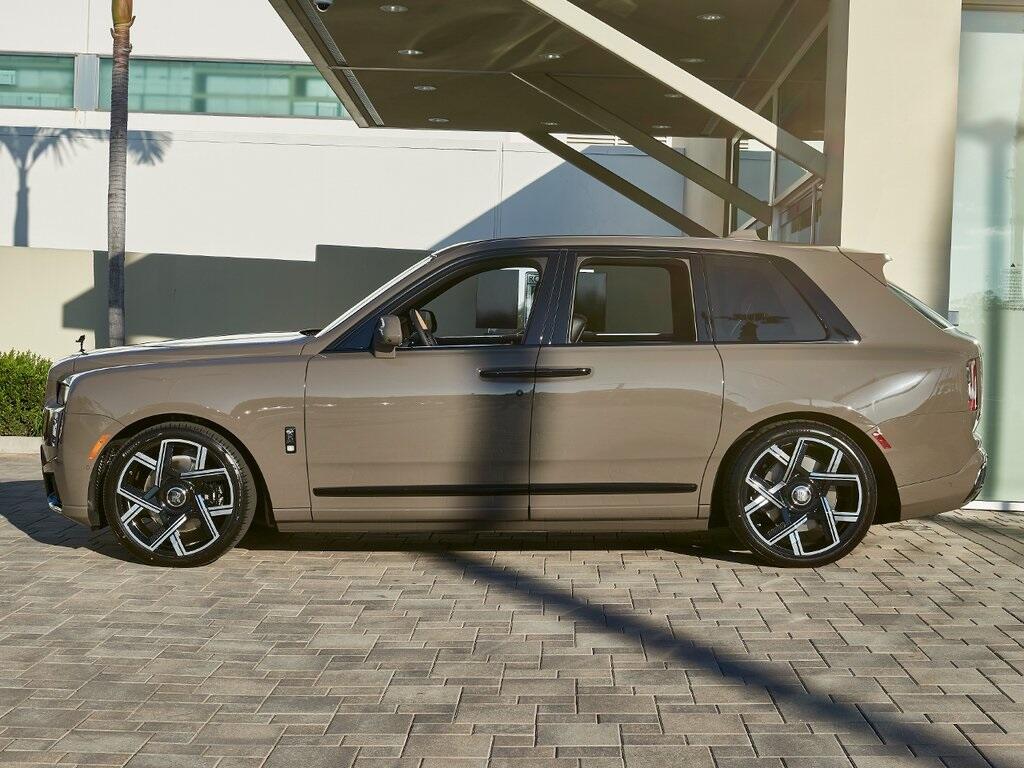 2026 Rolls Royce Cullinan Black Badge photo 3