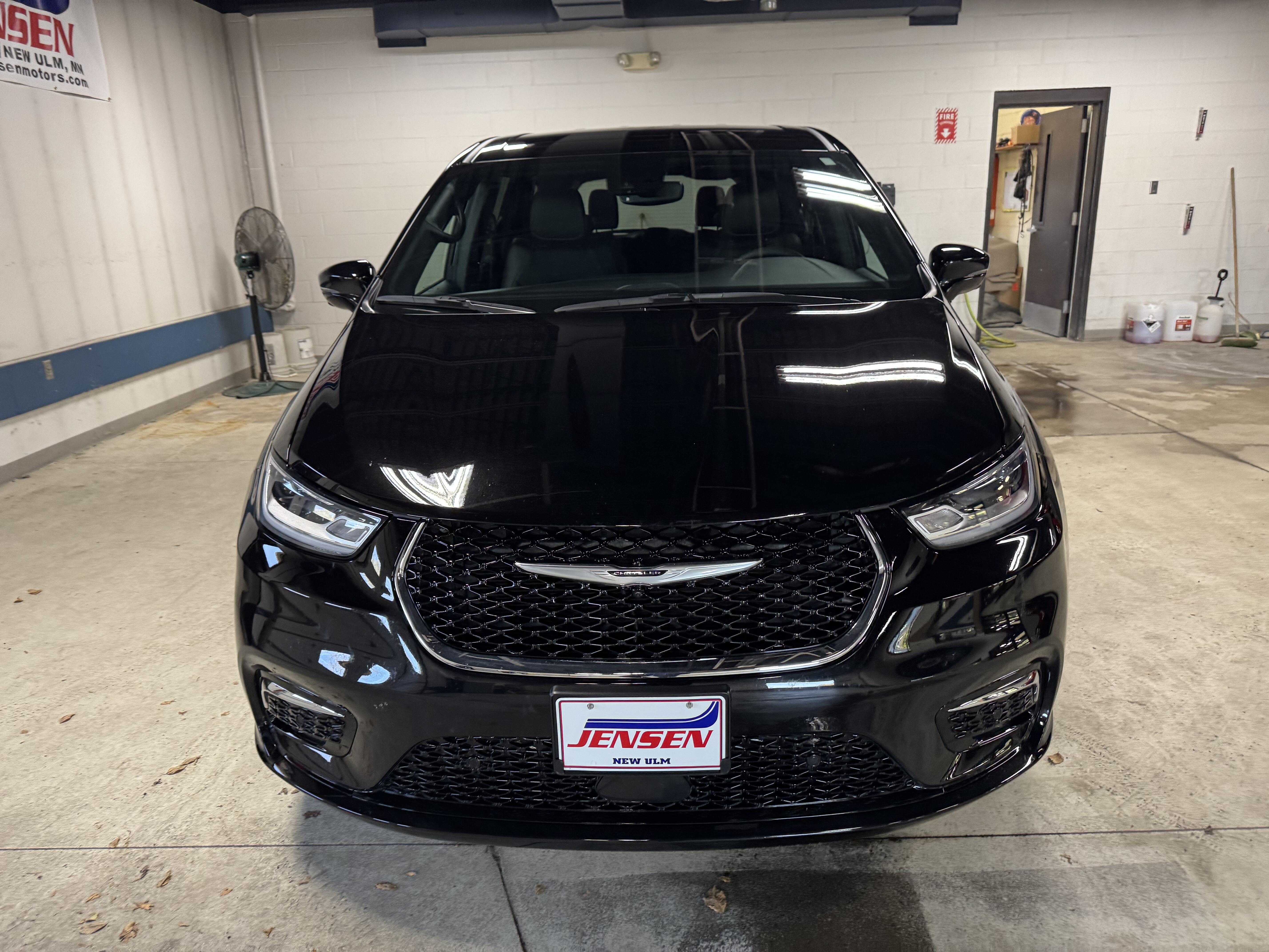 Used 2026 Chrysler Pacifica Select with VIN 2C4RC1BG7TR151653 for sale in New Ulm, Minnesota