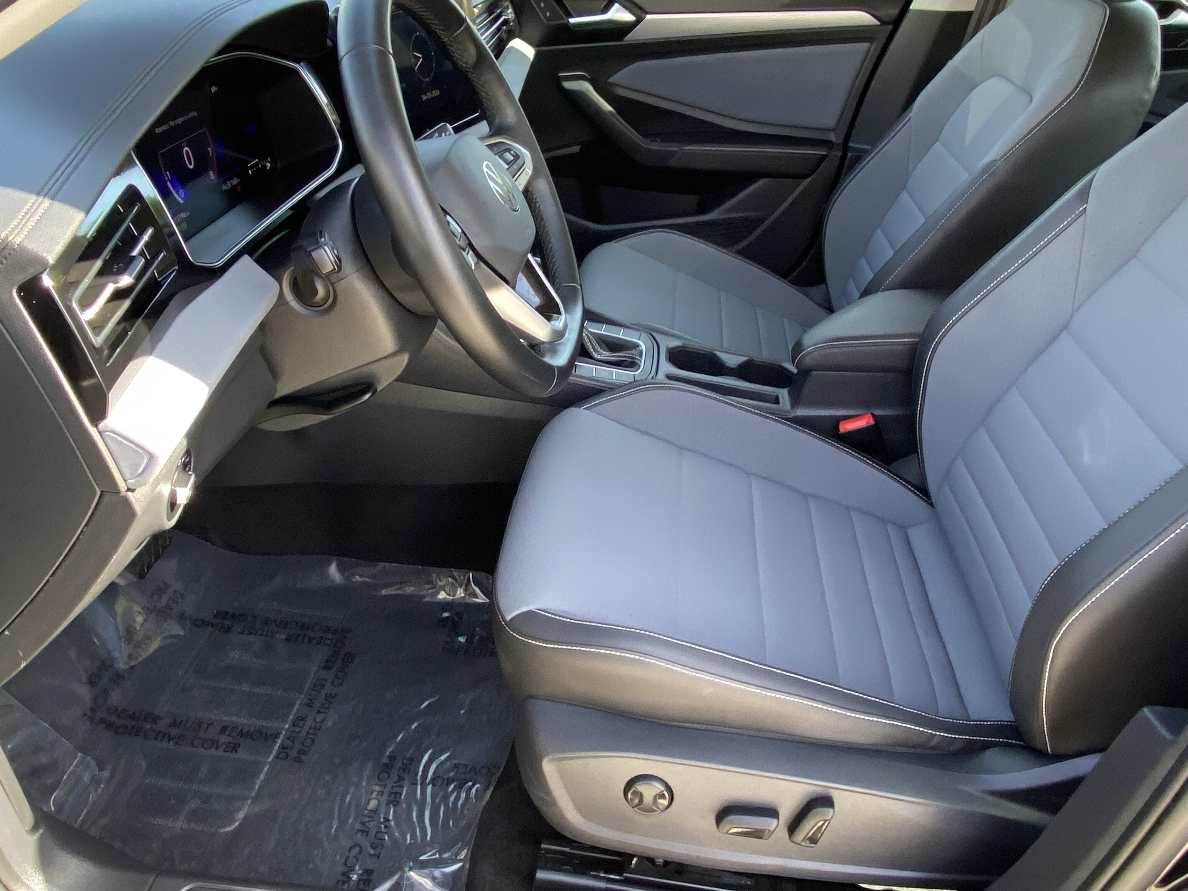 2025 Volkswagen Jetta SE - Photo 27