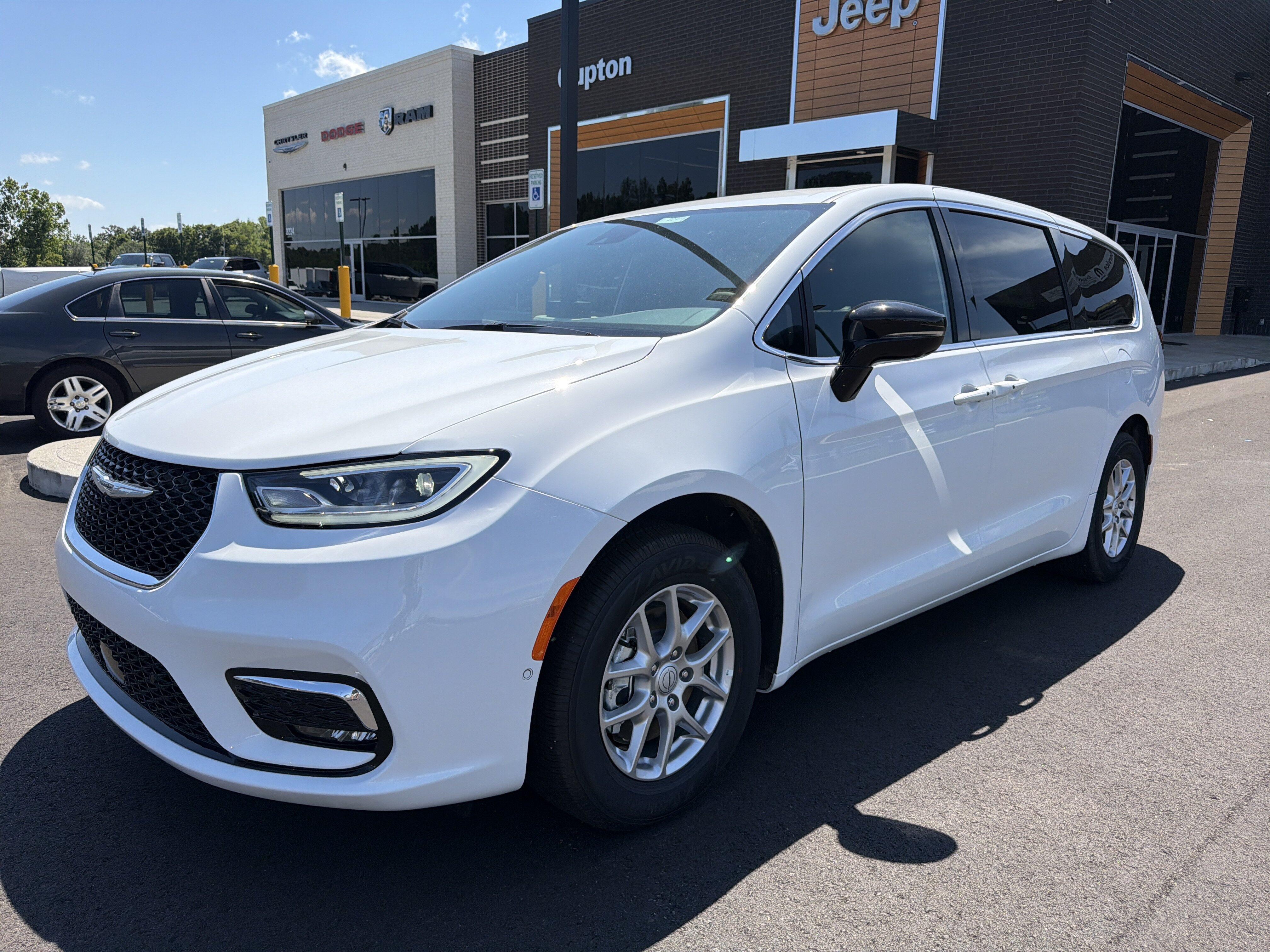 2026 Chrysler Pacifica Pacifica Select