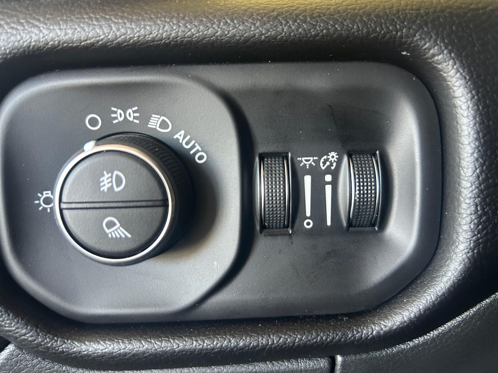 2026 RAM 3500 Laramie - Photo 21