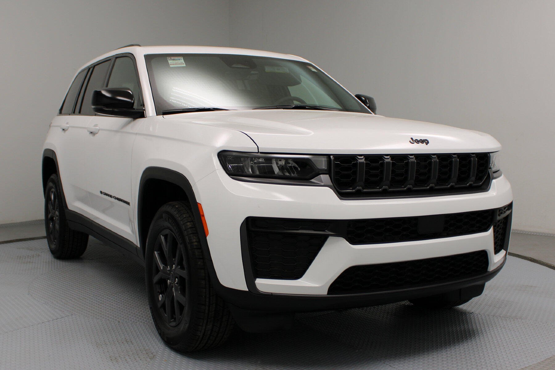 2027 Jeep Grand Cherokee Grand Cherokee Laredo Altitude 4x2