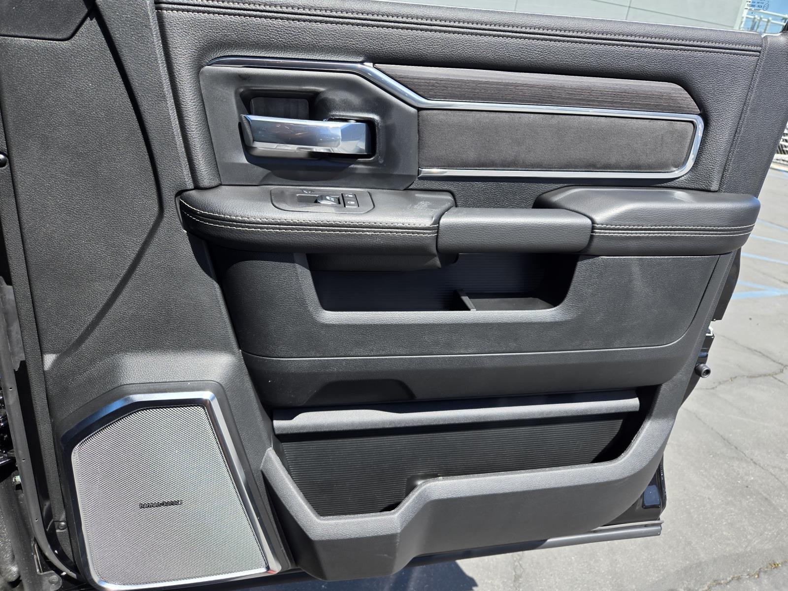 2025 RAM 2500 Laramie - Photo 33