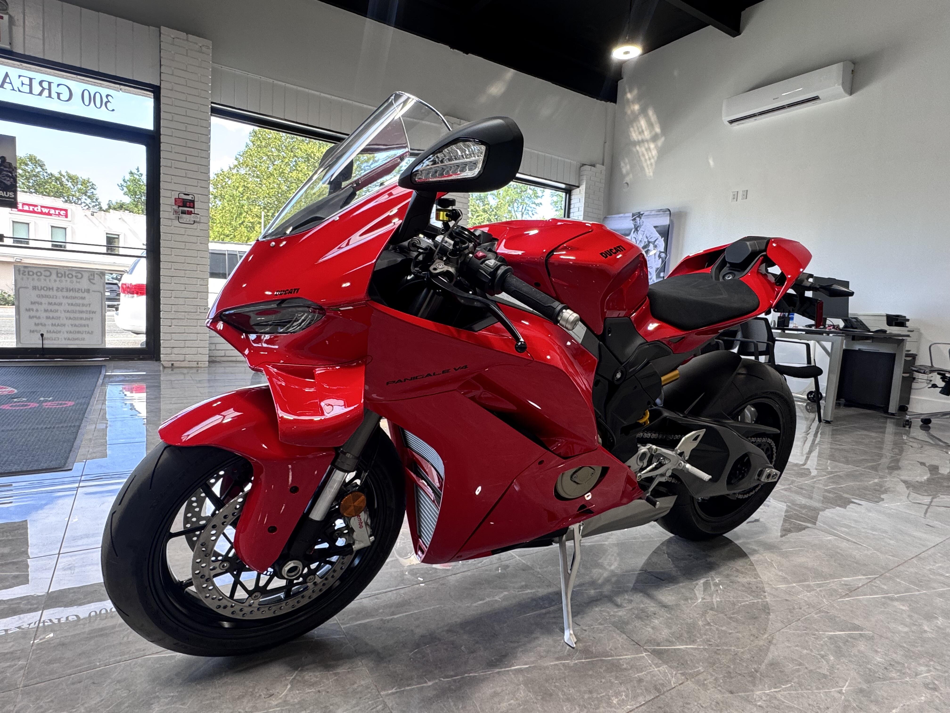 2026 Ducati PANIGALE V4