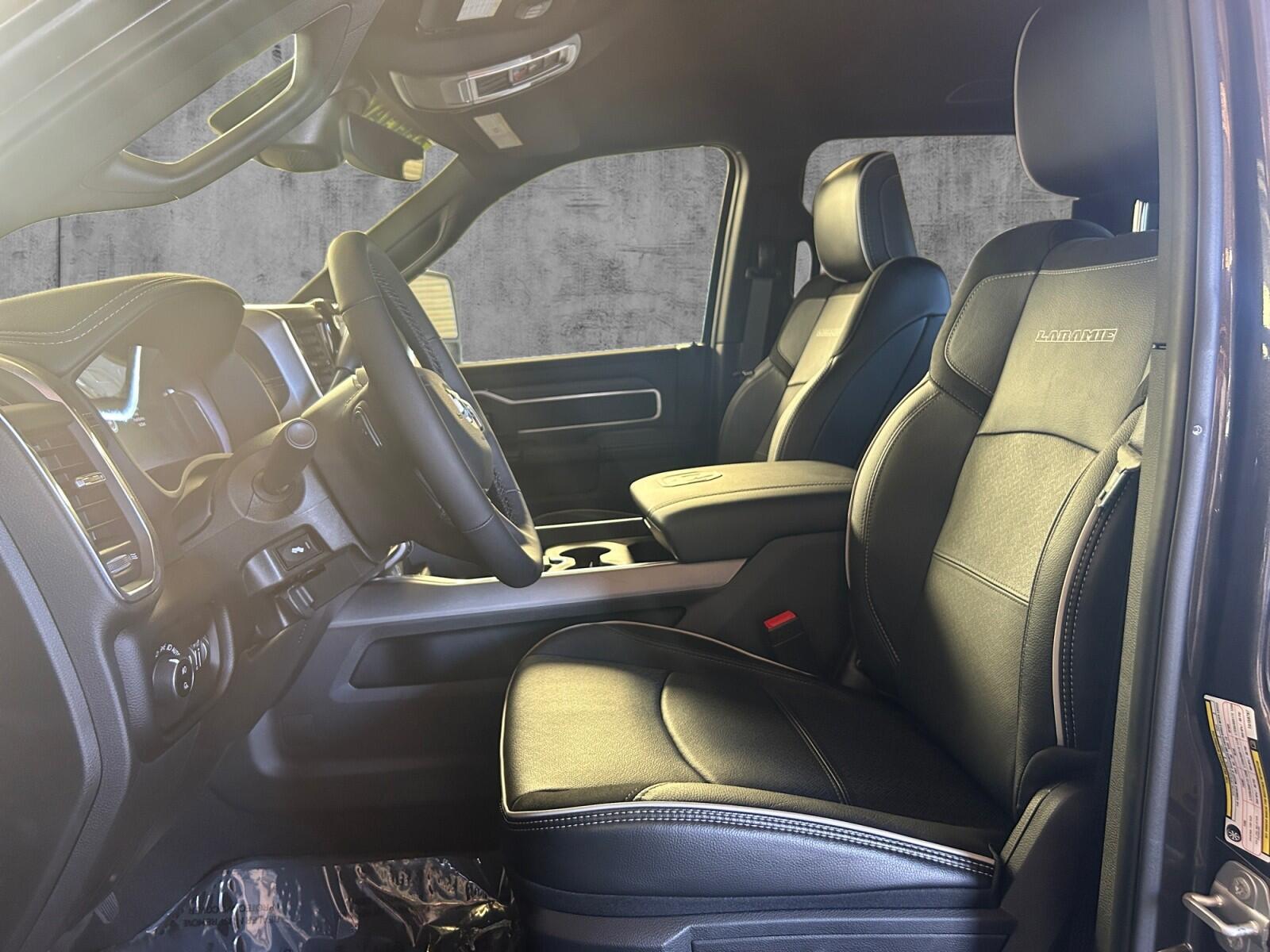 2026 RAM 3500 Laramie - Photo 9
