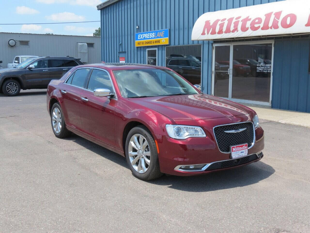 Used 2019 Chrysler 300 Limited with VIN 2C3CCAKG0KH722818 for sale in Fairmont, MN