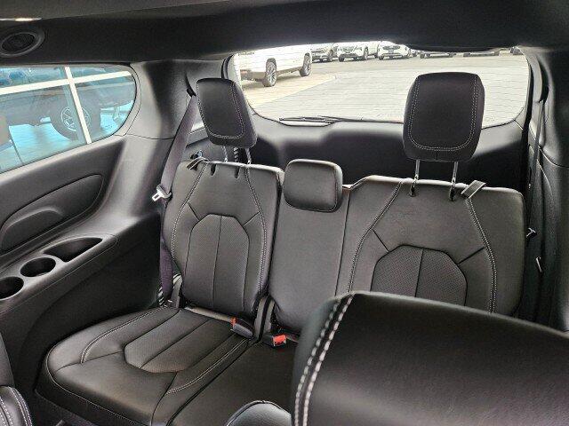 2026 Chrysler Pacifica Select - Photo 13