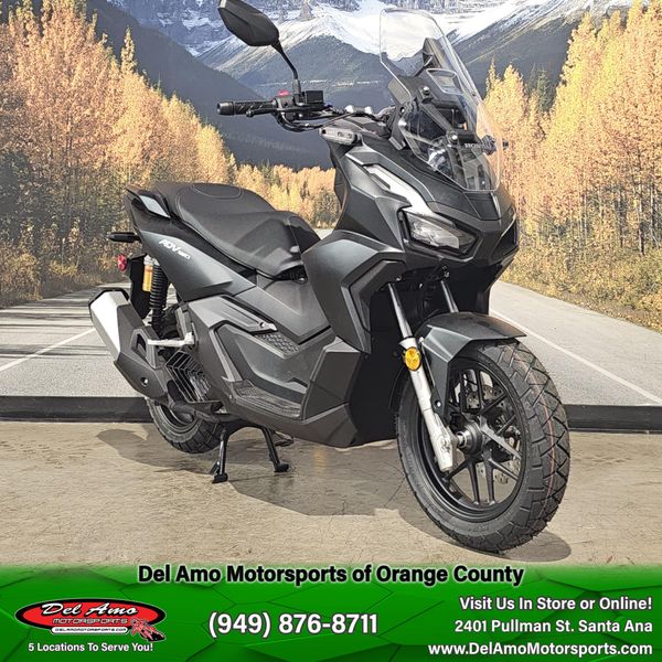 2025 Honda ADV160 Image 2