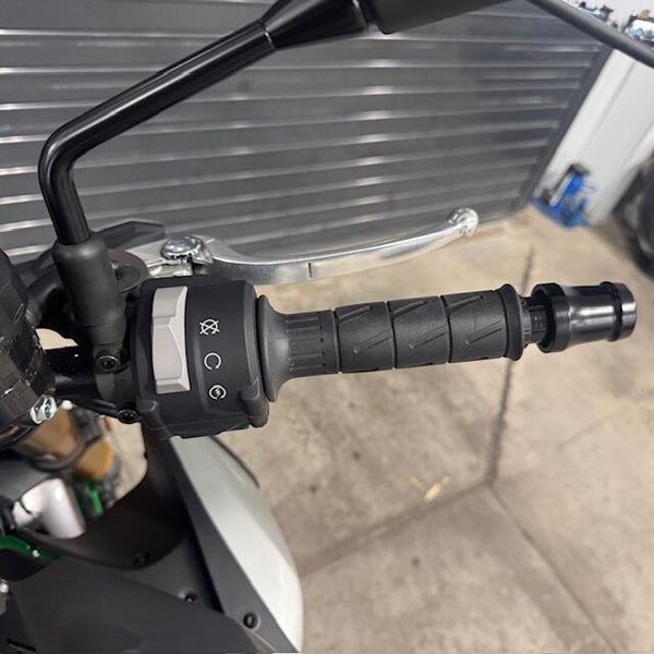 Used 2025 Kawasaki Z900 SE ABS 