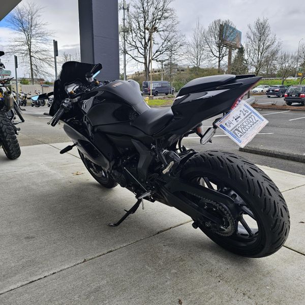 Used 2024 Yamaha YZF R7 