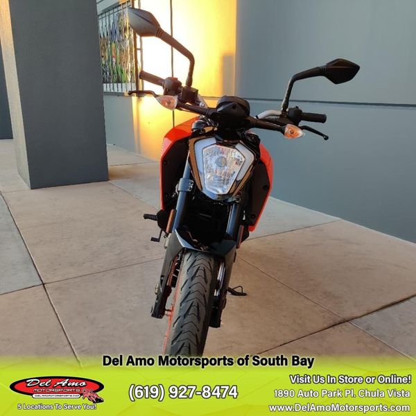 2023 KTM 200 DUKE  in a ORANGE exterior color. Del Amo Motorsports of South Bay (619) 547-1937 delamomotorsports.com 