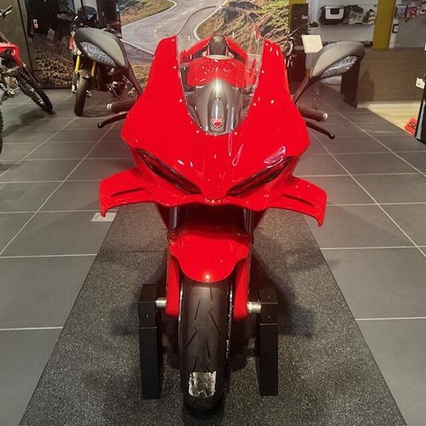 New 2025 Ducati Panigale V4 
