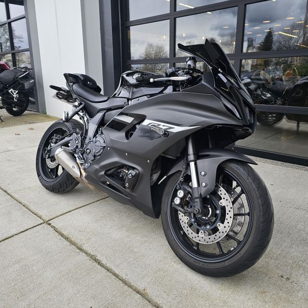 Used 2024 Yamaha YZF R7 