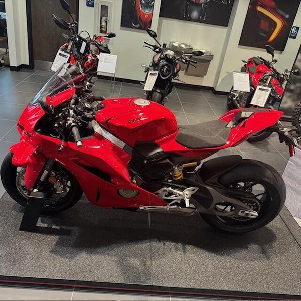New 2025 Ducati Panigale V4 
