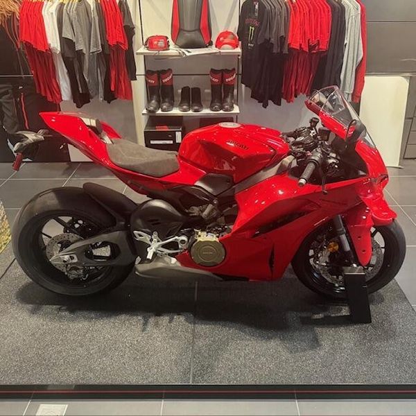 New 2025 Ducati Panigale V4 