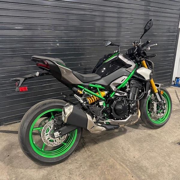 Used 2025 Kawasaki Z900 SE ABS 