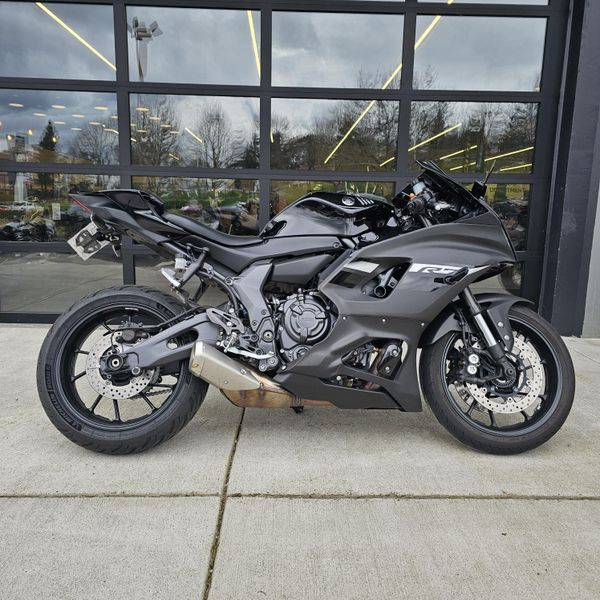 Used 2024 Yamaha YZF R7 