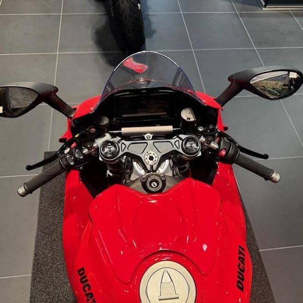 New 2025 Ducati Panigale V4 