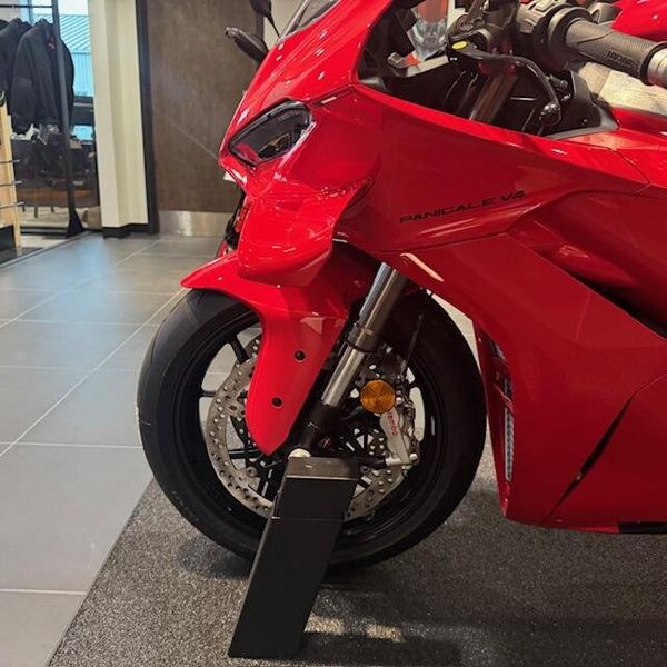New 2025 Ducati Panigale V4 