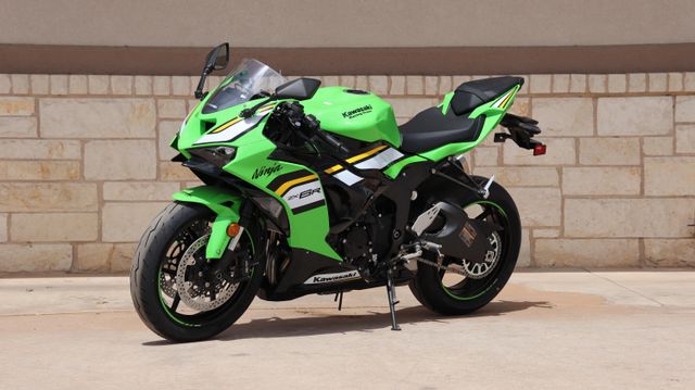 KARA など 2016 Kawasaki Ninja ZX6R KRT Edition - Walkaround - 2015
