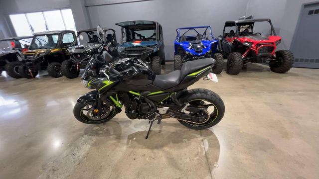2022 Kawasaki Z650 Base  in a BLACK exterior color. Del Amo Motorsports of Redondo Beach (424) 390-7811 delamomotorsports.com 