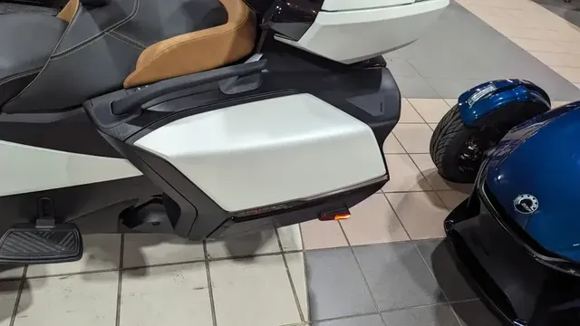 New 2024 Can Am SPYDER RT SEATOSKY VEGAS WHITE SATIN | Family 