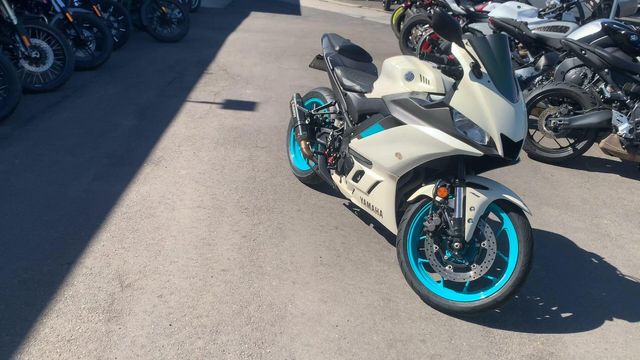 Used 2024 Yamaha YZF-R3 ABS Image 2