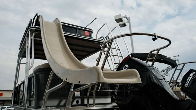 NEW 2024 CREST CARIBBEAN LX L Image 11