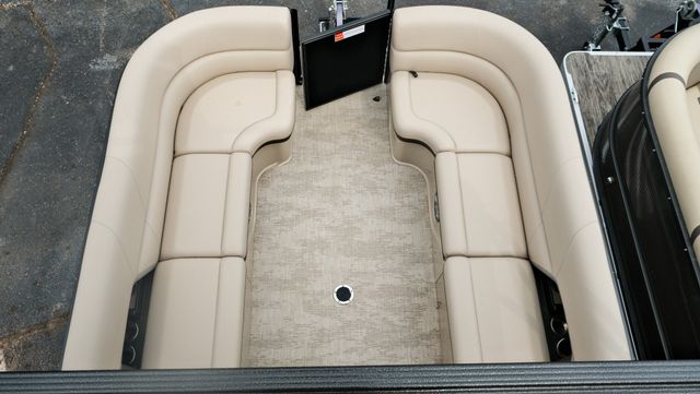 NEW 2024 CREST CARIBBEAN LX L Image 5