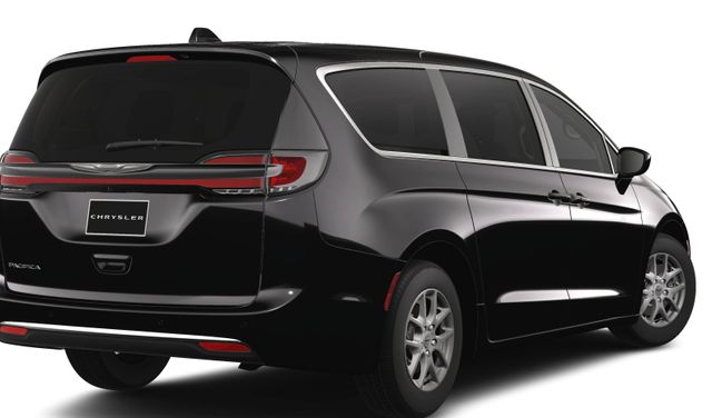 2024 Chrysler Pacifica Touring LImage 2