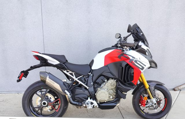 2025 Ducati Multistrada V4 RS