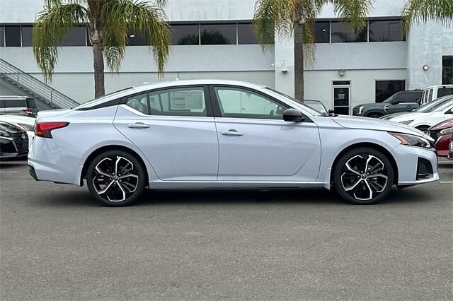 New 2025 Nissan Altima 2.5 SRImage 2