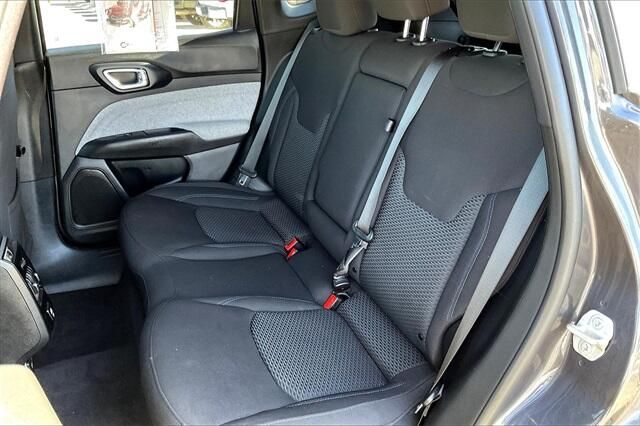 Used 2024 Jeep Compass SportImage 25