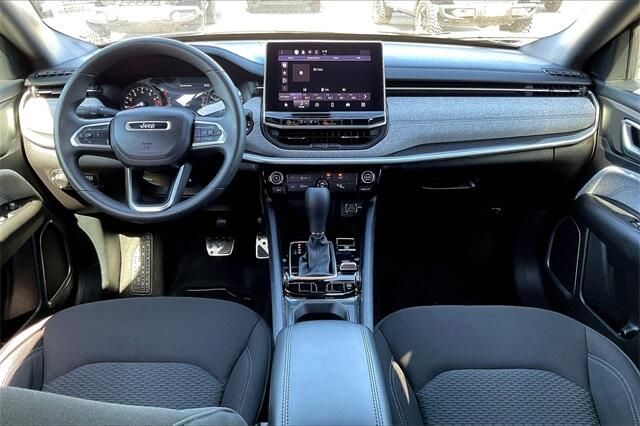 Used 2024 Jeep Compass SportImage 15